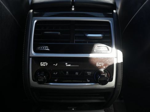 Used 2019 BMW 750i xDrive image 40