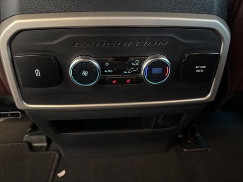 Used 2024 Ford Expedition Limited AWD/4WD image 18