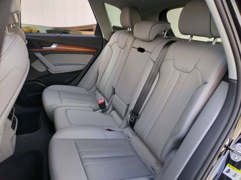 Used 2023 Audi Q5 2.0T Premium Plus w/ Premium Plus Package AWD/4WD image 29