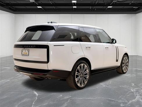 Used 2025 Land Rover Range Rover Autobiography image 13