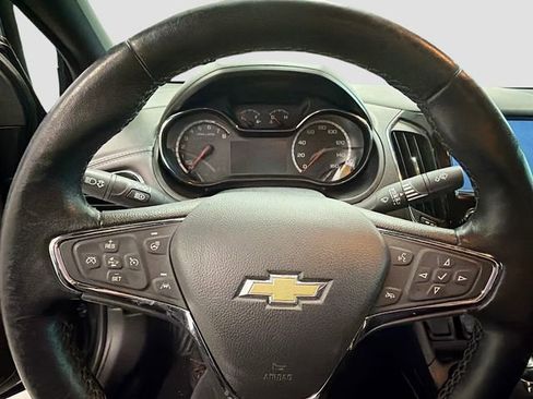 Used 2017 Chevrolet Cruze Premier image 10