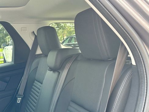 Used 2025 Land Rover Discovery Sport S image 14
