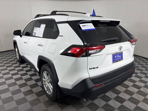 Used 2021 Toyota RAV4 LE image 5