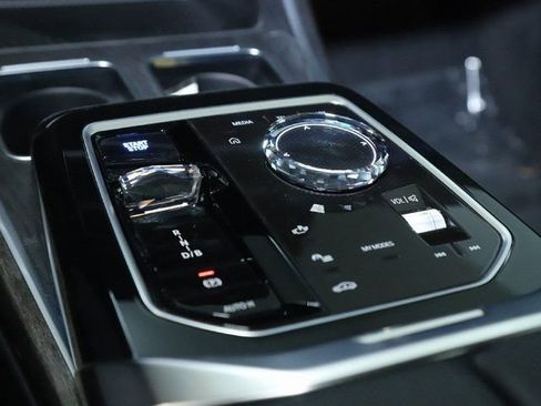 Certified 2025 BMW i7 xDrive60 image 28