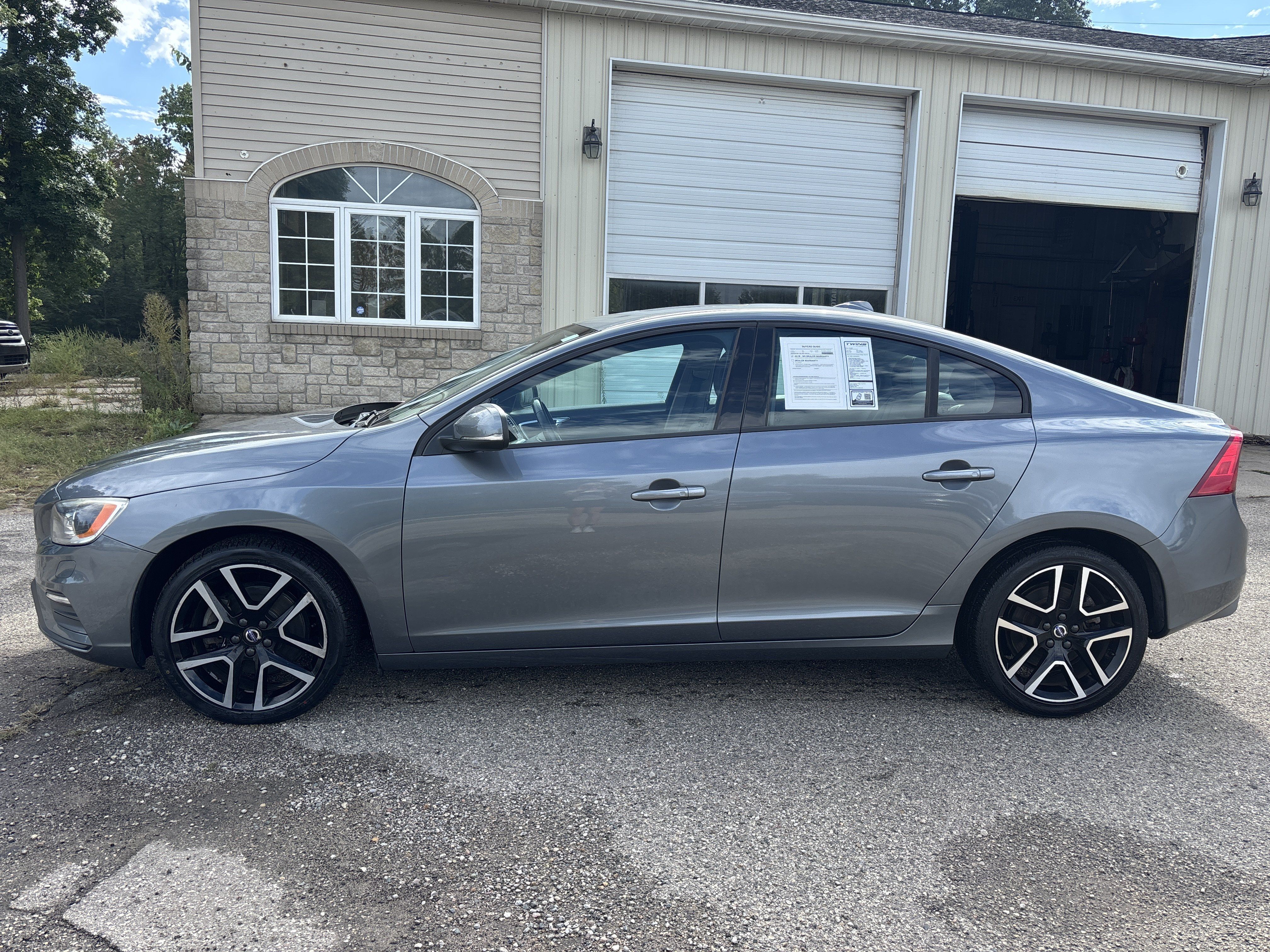 Used 2018 Volvo S60 T5 Dynamic w/ Vision Package FWD image 11