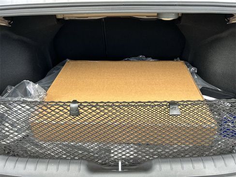 New 2025 Hyundai Elantra Limited image 17