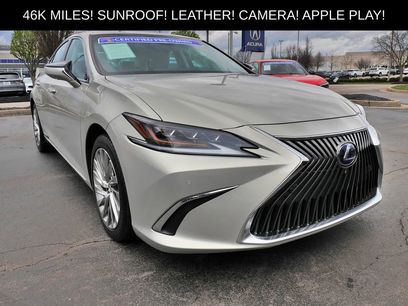 Used 2019 Lexus ES 300h w/ Accessory Package 2