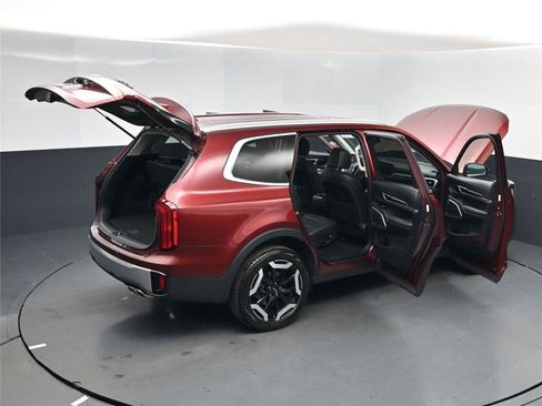 Used 2024 Kia Telluride S w/ S Sunroof Package image 28
