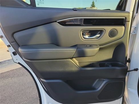 New 2025 Honda Pilot Touring image 15