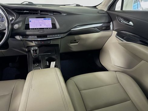 Used 2019 Cadillac XT4 Luxury w/ Cold Weather Package FWD image 24