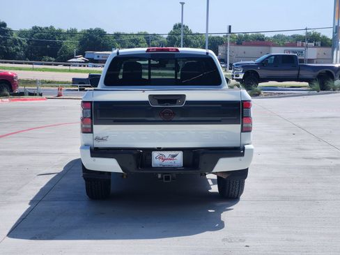 Used 2025 Nissan Frontier PRO-4X w/ Tow Package AWD/4WD image 8