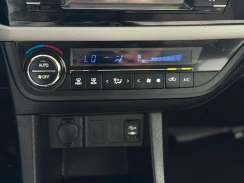 Used 2014 Toyota Corolla LE FWD image 35