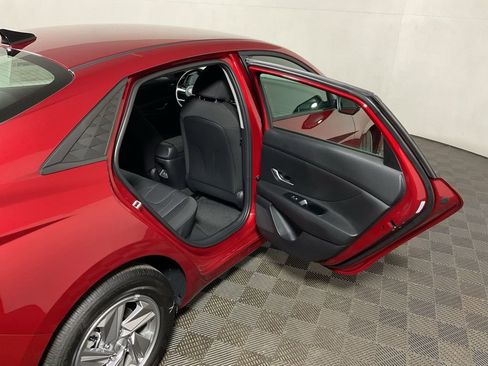 New 2025 Hyundai Elantra SE image 34