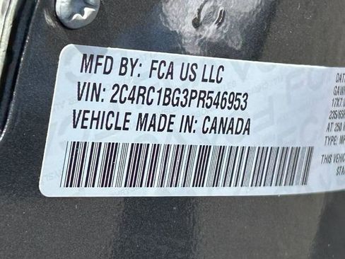 Used 2023 Chrysler Pacifica Touring-L FWD image 39