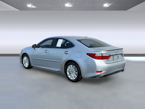 Used 2013 Lexus ES 350 w/ Luxury Pkg image 3