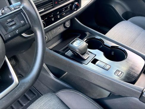Used 2021 Nissan Rogue S FWD image 16