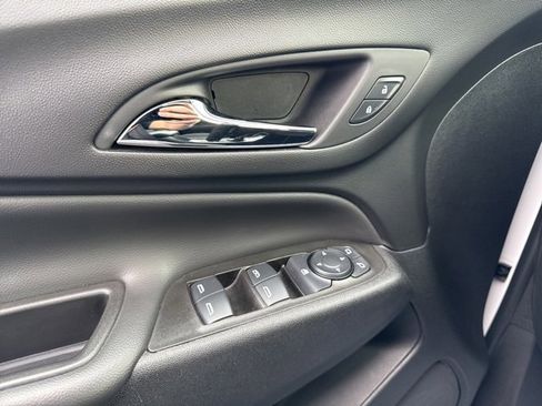 Used 2024 Chevrolet Equinox LT image 19