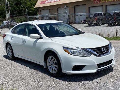 Used 2017 Nissan Altima 2.5 S w/ Power Driver Seat Package FWD image 3