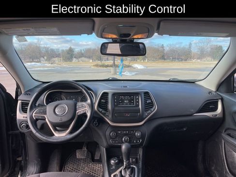 Used 2015 Jeep Cherokee Latitude w/ Cold Weather Group image 13