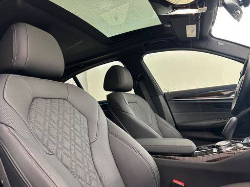 Certified 2023 BMW 530e image 31