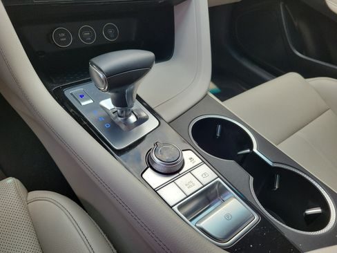 Used 2025 Genesis G70 2.5T RWD image 19