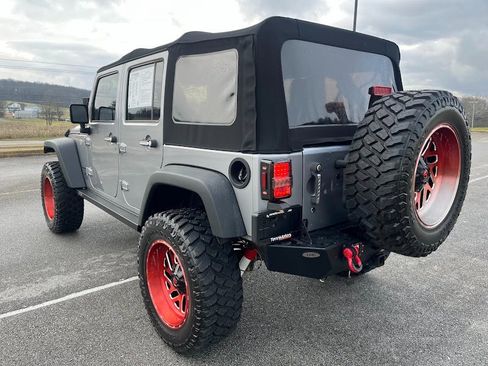 Used 2017 Jeep Wrangler Unlimited Rubicon w/ Connectivity Group image 33