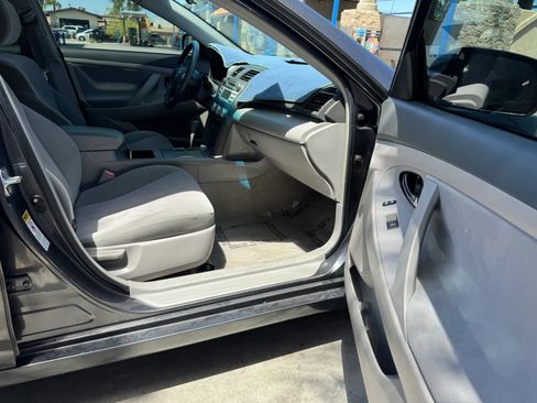 Used 2010 Toyota Camry LE FWD image 4