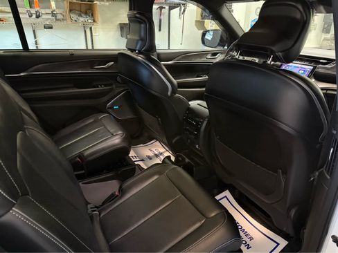 Used 2022 Jeep Grand Cherokee L Overland w/ Luxury Tech Group IV image 32