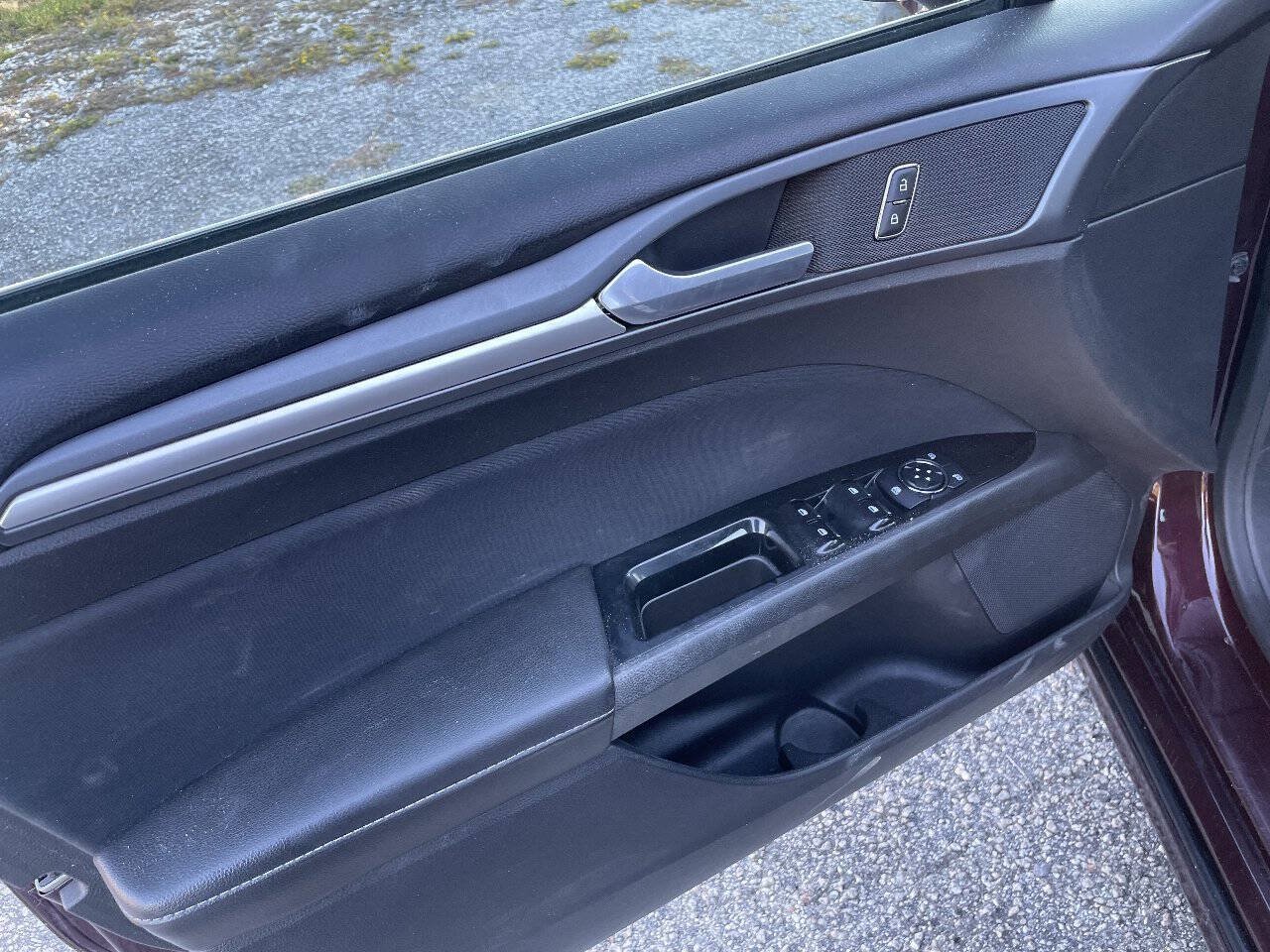 Used 2013 Ford Fusion SE FWD image 27