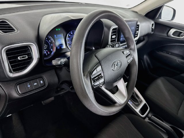Used 2020 Hyundai Venue SE FWD image 19