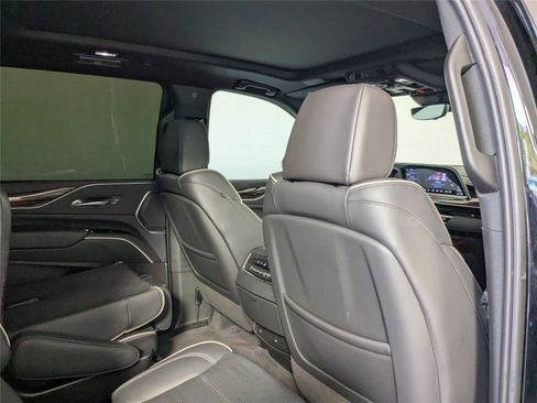 Used 2023 Cadillac Escalade ESV Premium Luxury image 28