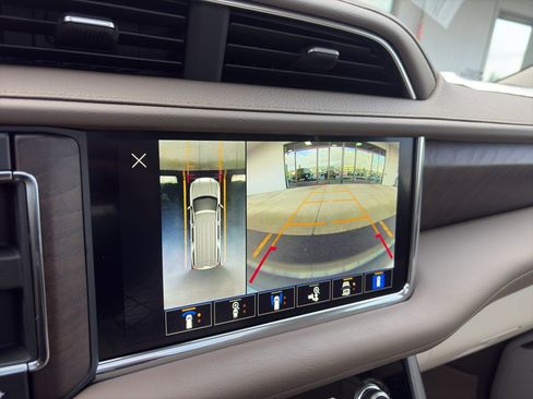 Used 2022 GMC Yukon Denali w/ Denali Premium Package image 31