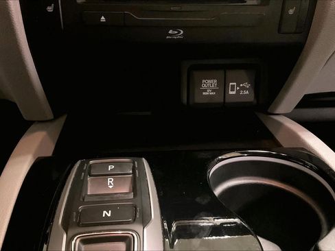 Used 2019 Honda Pilot Touring image 34