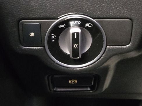 Used 2017 INFINITI QX30 Premium w/ Cargo Package image 24