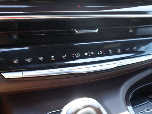 Used 2021 Cadillac Escalade Premium Luxury Platinum w/ Heavy-Duty Trailer Package AWD/4WD image 16