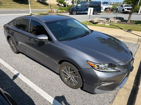 Used 2016 Lexus ES 350 w/ Navigation System Package FWD image 3