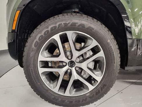 New 2026 Land Rover Defender 110 X-Dynamic SE AWD/4WD image 13