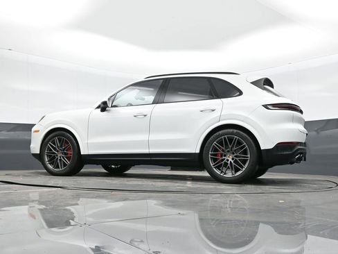 Certified 2025 Porsche Cayenne S image 35