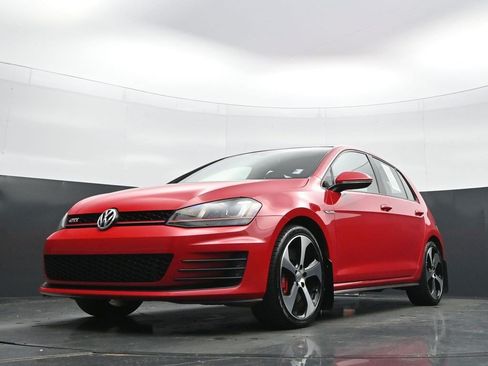 Used 2017 Volkswagen GTI SE FWD image 24