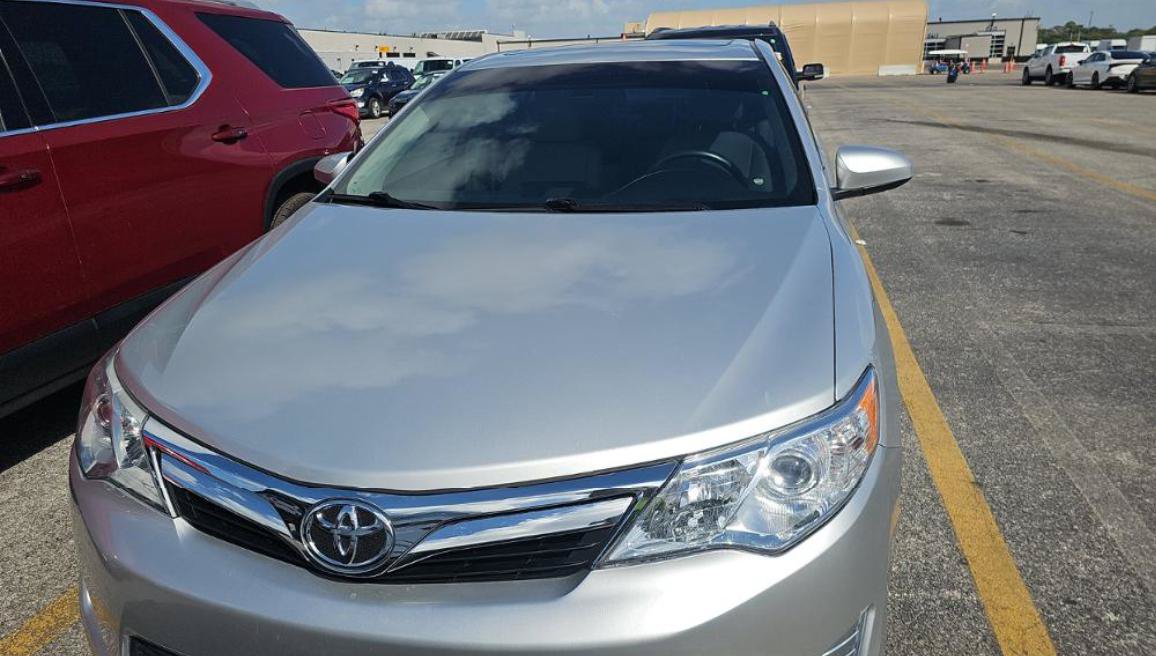 Used 2013 Toyota Camry XLE FWD image 2