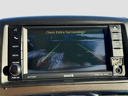 Used 2014 Chrysler Town & Country Touring image 10