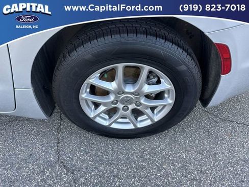 Used 2024 Chrysler Pacifica Touring-L image 13