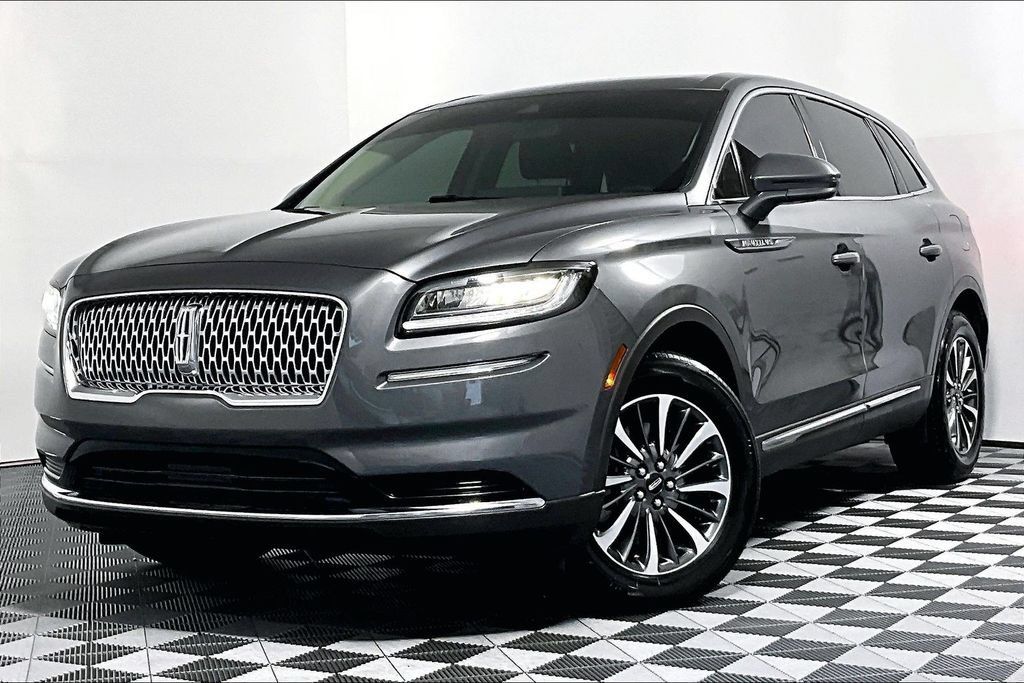 Used 2023 Lincoln Nautilus Reserve FWD image 2