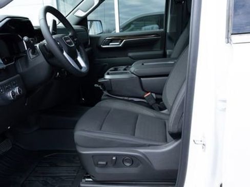 New 2026 GMC Sierra 1500 SLE image 23
