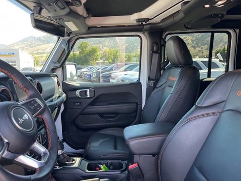 Used 2023 Jeep Gladiator Mojave w/ Cold Weather Group image 14