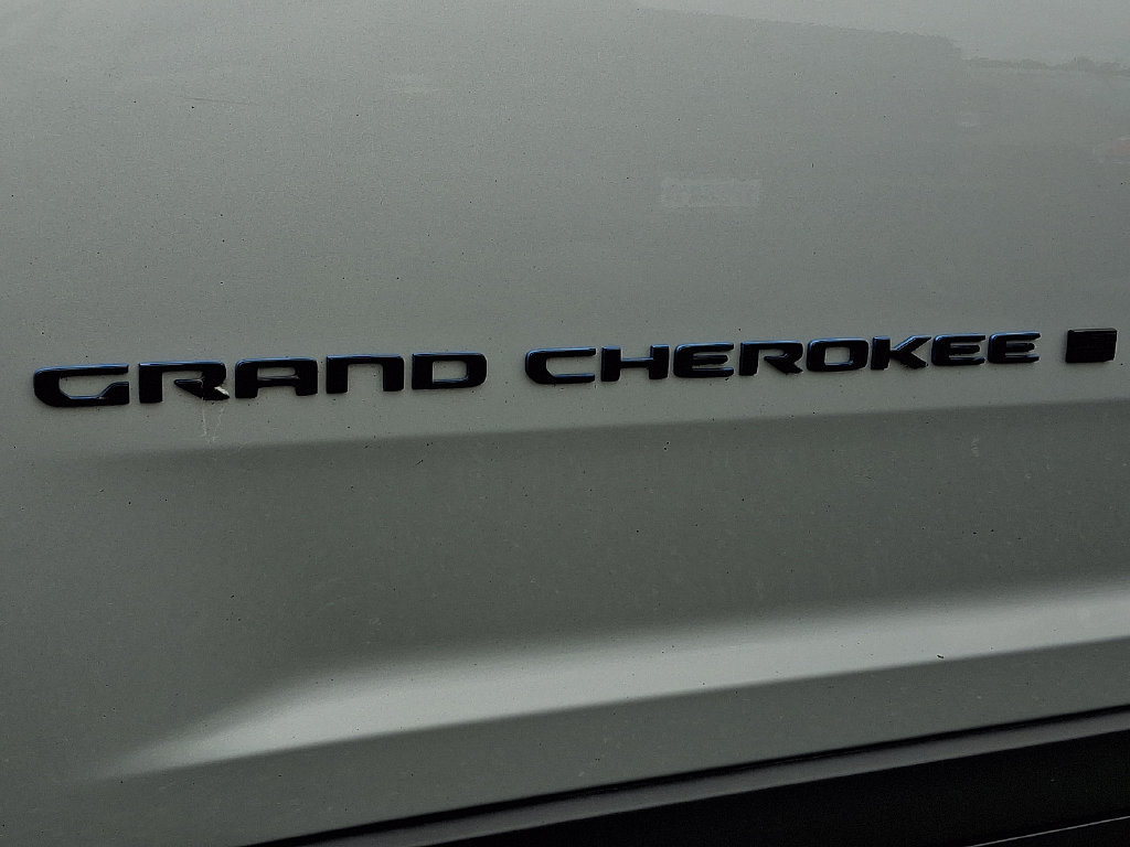 Used 2023 Jeep Grand Cherokee Trailhawk AWD/4WD image 31