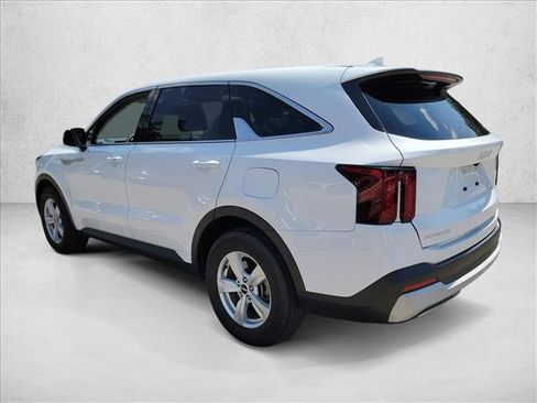 Used 2024 Kia Sorento LX FWD image 7
