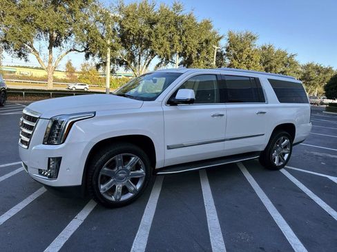 Used 2019 Cadillac Escalade ESV Premium Luxury image 5