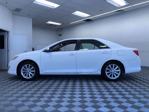 Used 2013 Toyota Camry XLE w/ Leather Pkg FWD image 12