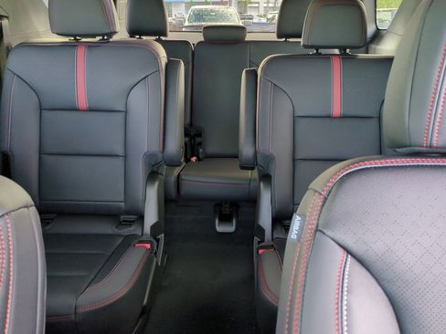 New 2026 Chevrolet Traverse RS image 12